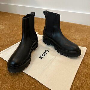 NWB Koio Black Leather Chelsea Lug Sole Boots - Made in Italy - 39